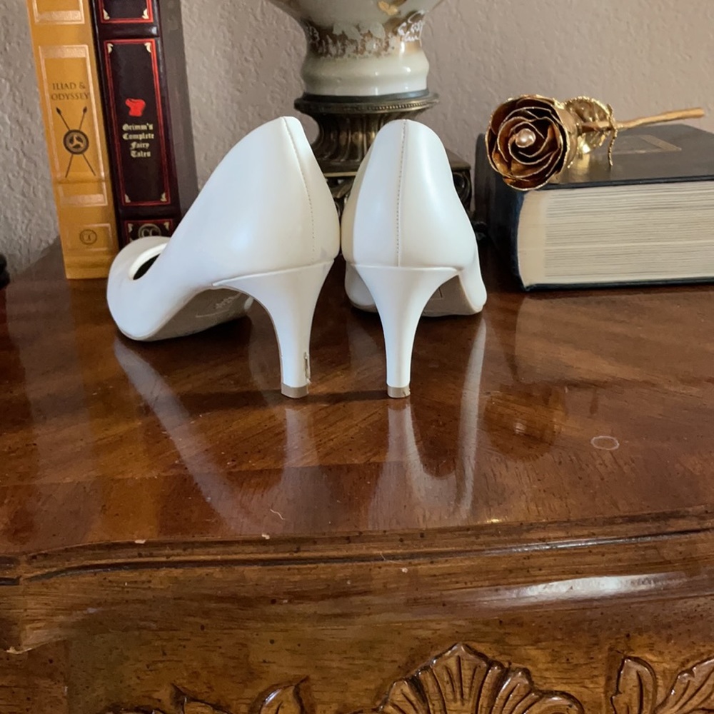 White heels - Picture 2 of 8